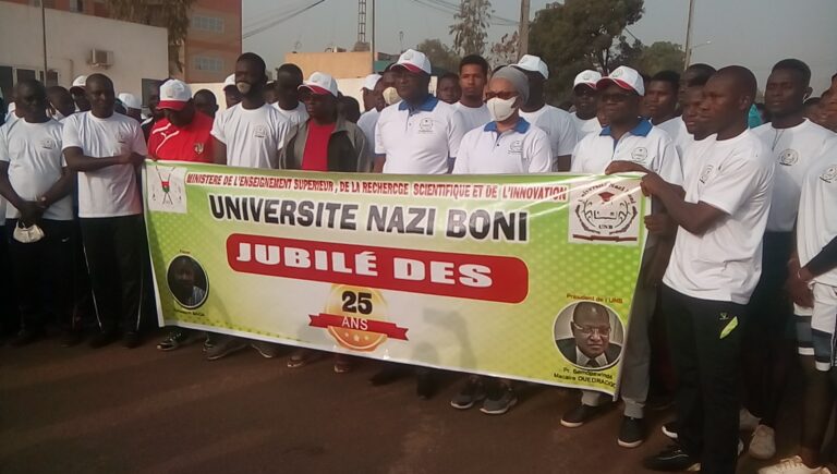 Université Nazi Boni : Une crosse populaire marquant le début de la commémoration du jubilé d’argent des 25ans.