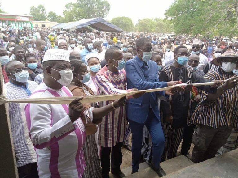 Kénédougou : Inauguration d’infrastructures scolaires et sanitaires à Kotoura.