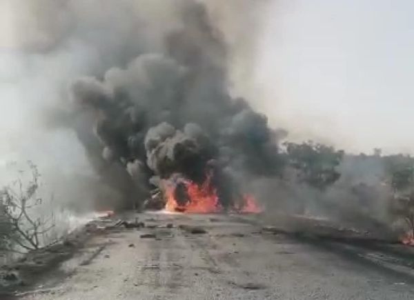 Banfora : Quatres  morts et plusieurs blessés sur place  à Takalédougou  suite a une collision entre un camion citerne et un mini car