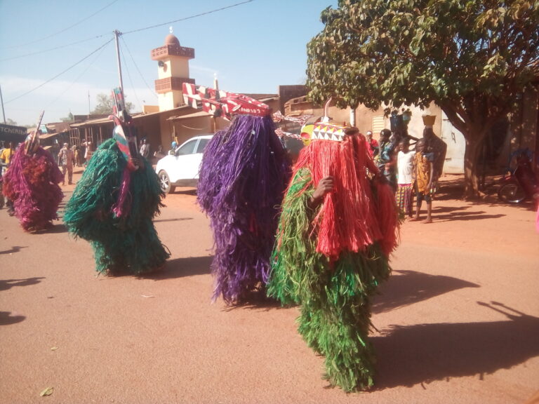 Festival des masques de Dioulassoba : La 6ème édition des Caravane des masques claque ses portes dans la cité de Sya.