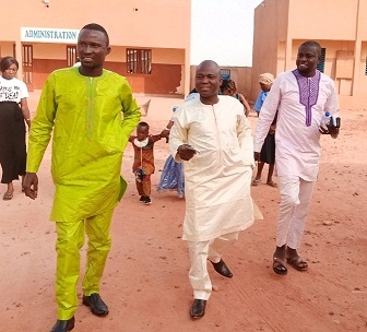 Bobo-Dioulasso: Le personnel du Complexe Scolaire Sya SANOU présente les vœux de nouvel an au fondateur .