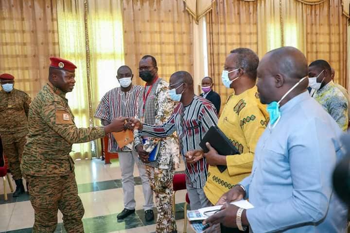 OUAGADOUGOU /Kosyam : Le Président Paul-Henri DAMIBA promet d’accompagner et de valoriser la presse.