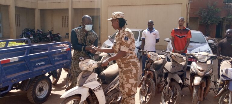 Bobo-Dioulasso : Le commissariat central de Police restitue 10 Vélomoteurs et un tricycle à leurs propriétaires.