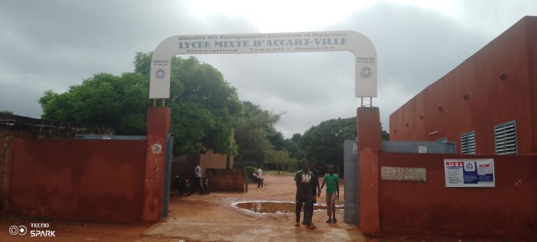 Bobo-Dioulasso : le personnel administratif présent dans certains Lycées que nous avions visités