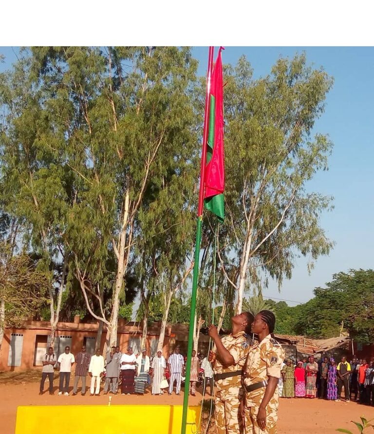 Montée des couleurs dans les Hauts-Bassins : un geste marquant le début  de la 20e édition de la semaine nationale de la citoyenneté