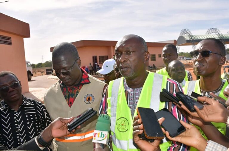 Bobo-Dioulasso : les journalistes de l’ouest  visitent le poste de péage de KOTEDOUGOU en finition
