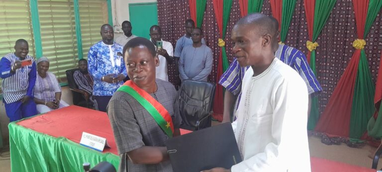 Arrondissement N°2 de Bobo-Dioulasso : Dramane OUATTARA cède son fauteuil Siegfried Sigaro SANOU