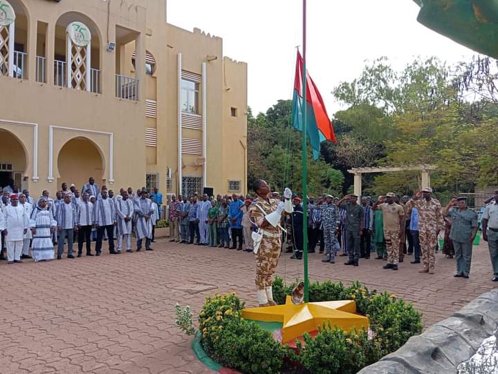 Traditionnelle montée des couleurs : Mariama KONATÉ encourage et galvanise les acteurs économiques