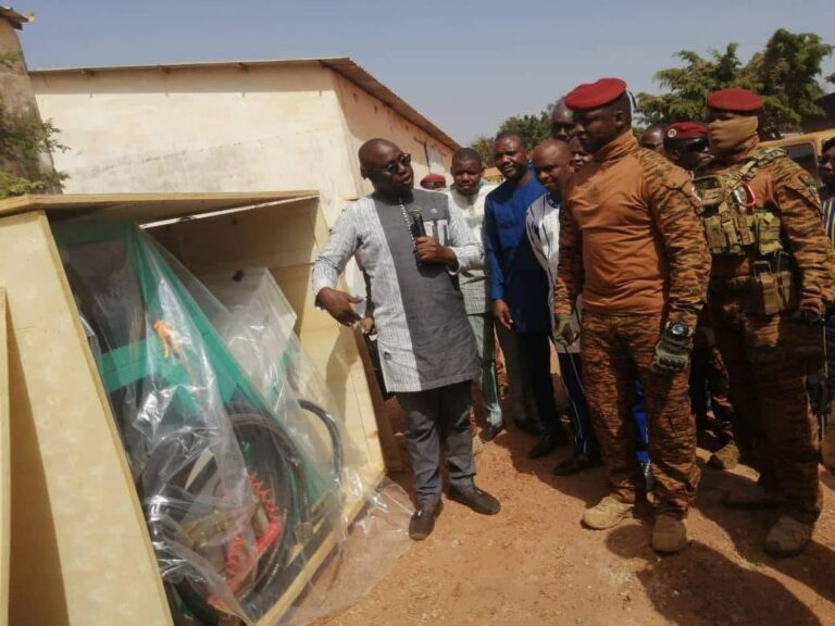 Bobo-Dioulasso : Des rizeries reçoivent  20 trieuses optiques des mains du Président du Faso